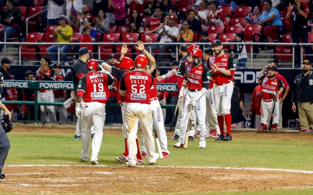 Pitcheo rojo blanquea, Pineda estalla en Mazatlán