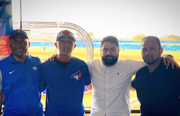 Venado Jonathan Bernal firma con Toronto Blue Jays