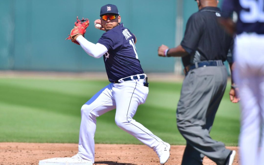 Paredes prueba suerte en segunda base